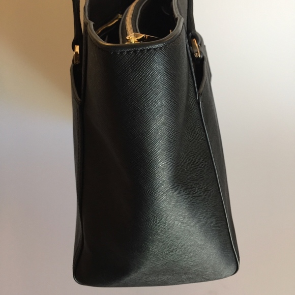 Tory Burch Medium 'Robinson' Tote Black Saffiano - Picture 3 of 8